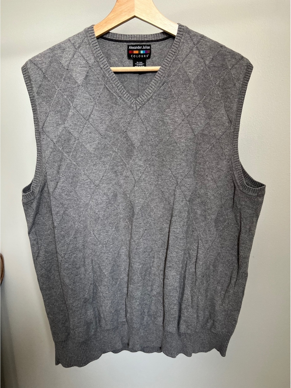 Alexander Julian Colours Men’s XL Gray Argyle Cotton V-Neck Sweater Vest